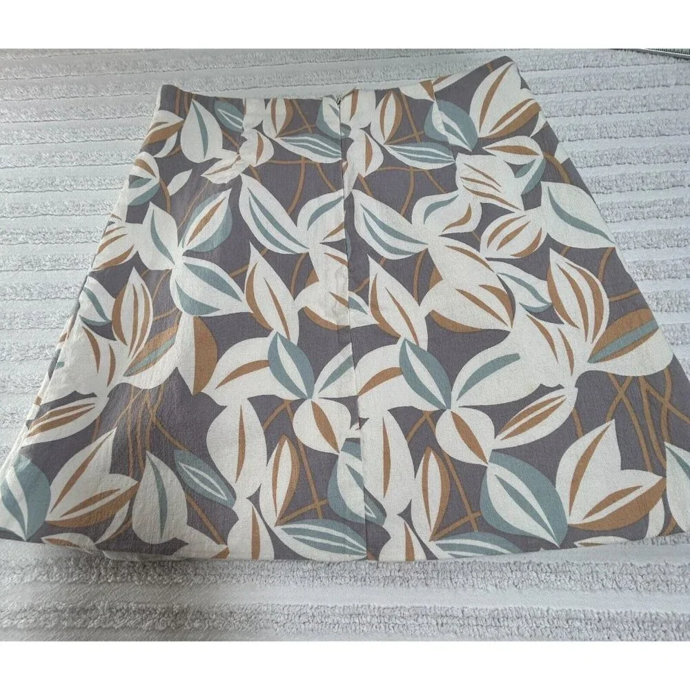 Xiao Wei Boutique Women's A-Line Overlap Mini Skirt Floral Size Small Back Zip